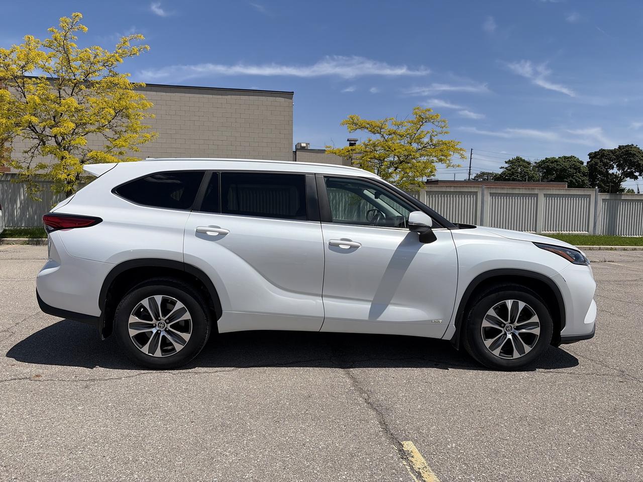 2023 Toyota Highlander XLE Photo