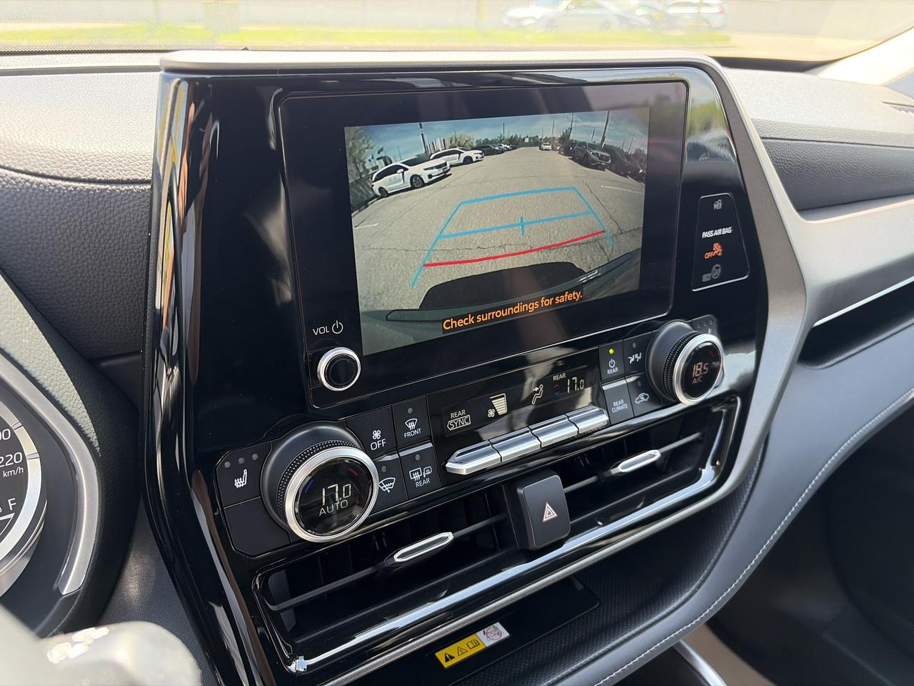 2023 Toyota Highlander XLE Photo