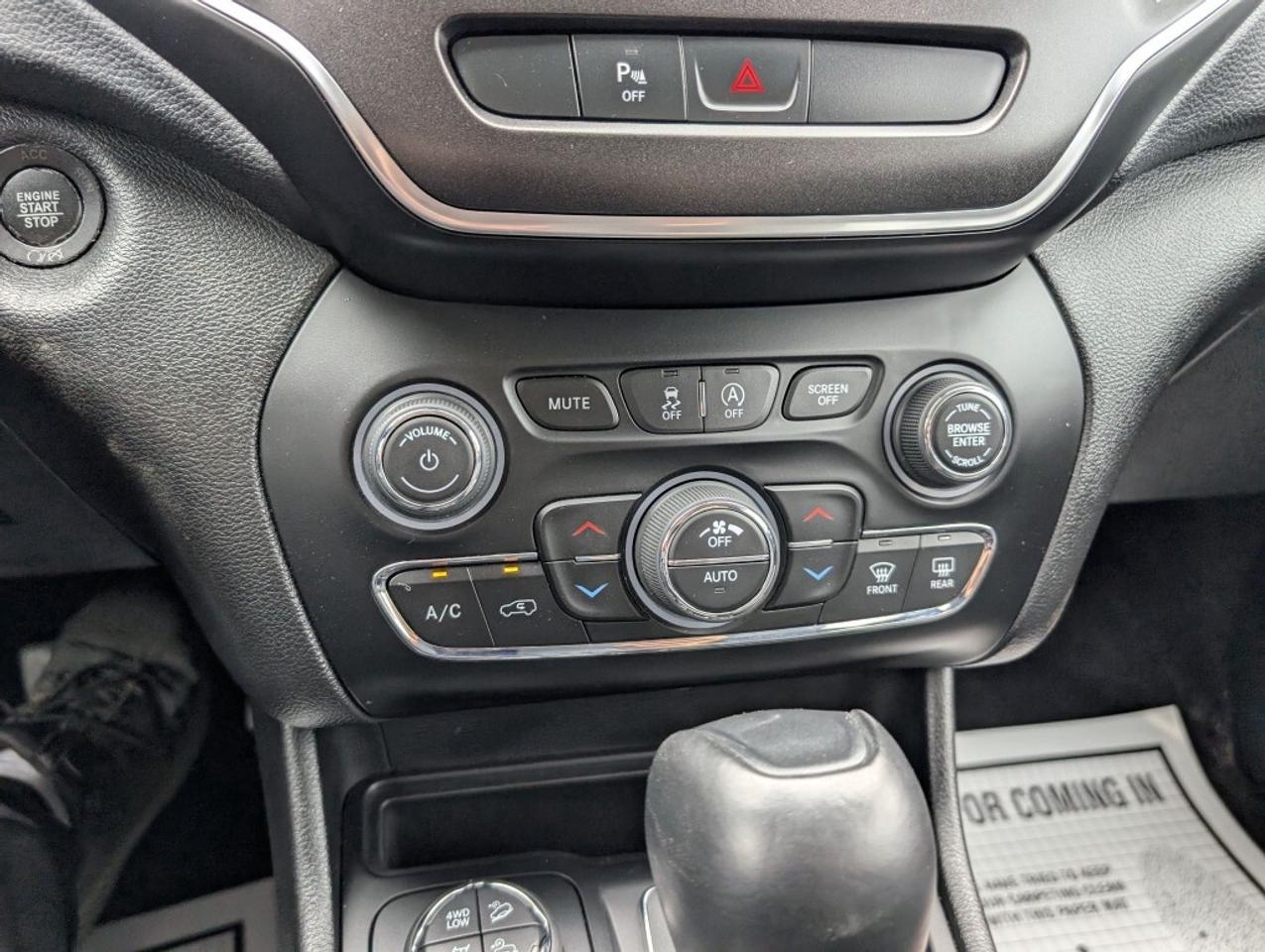 2019 Jeep Cherokee Trailhawk NAV LEATHER PANO ROOF CAMERA HTD SEATS Photo
