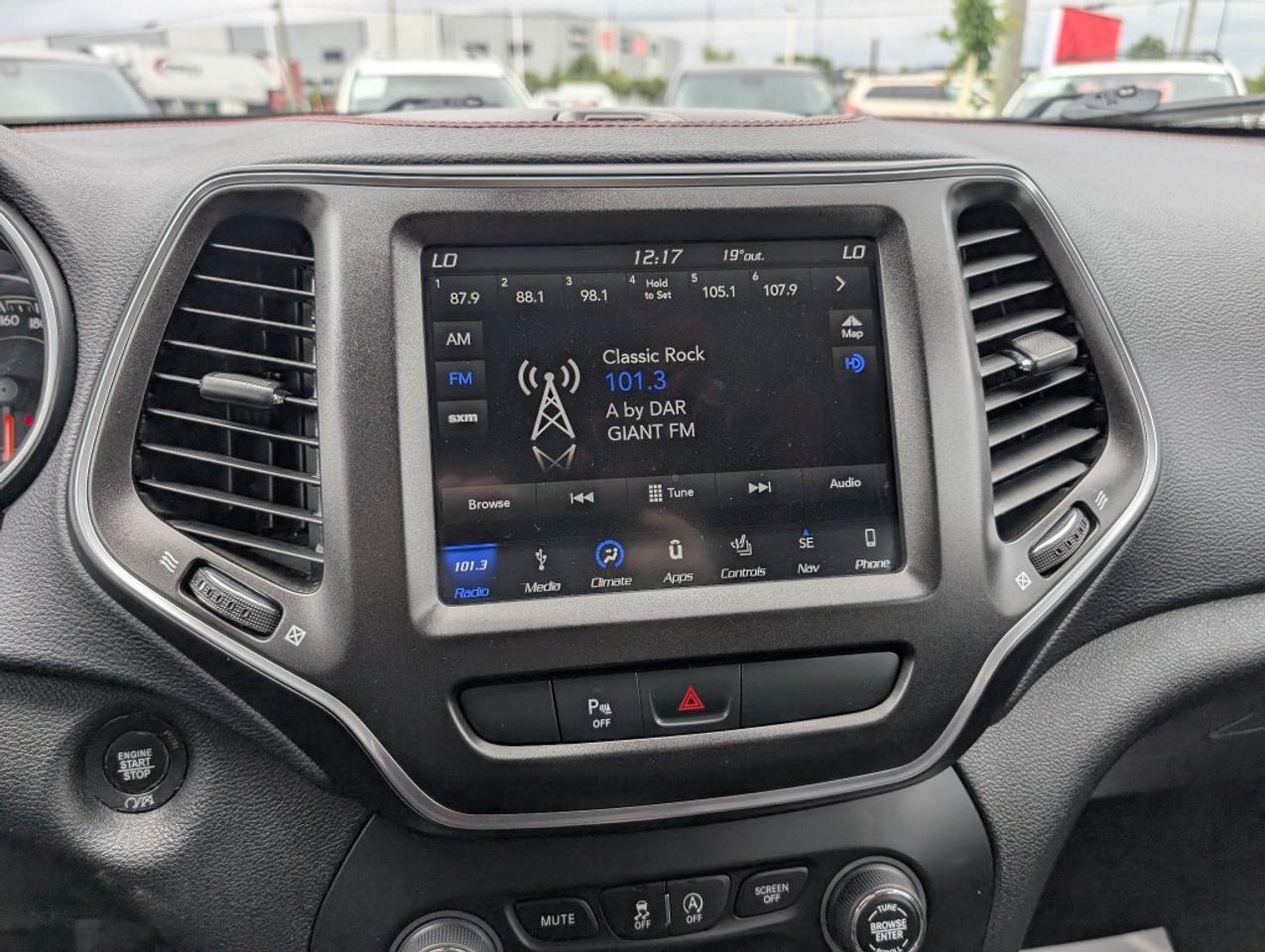2019 Jeep Cherokee Trailhawk NAV LEATHER PANO ROOF CAMERA HTD SEATS Photo