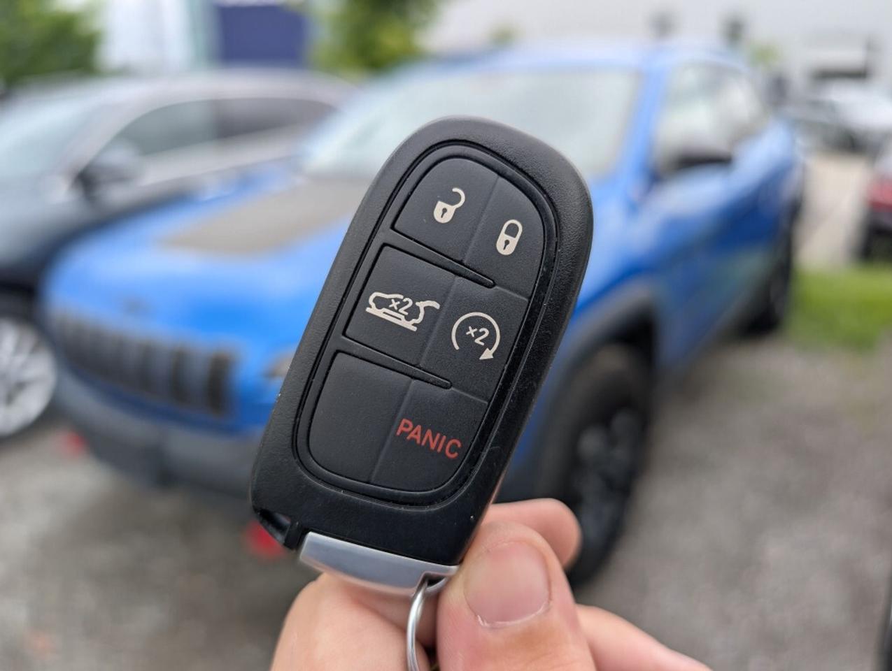 2019 Jeep Cherokee Trailhawk NAV LEATHER PANO ROOF CAMERA HTD SEATS Photo