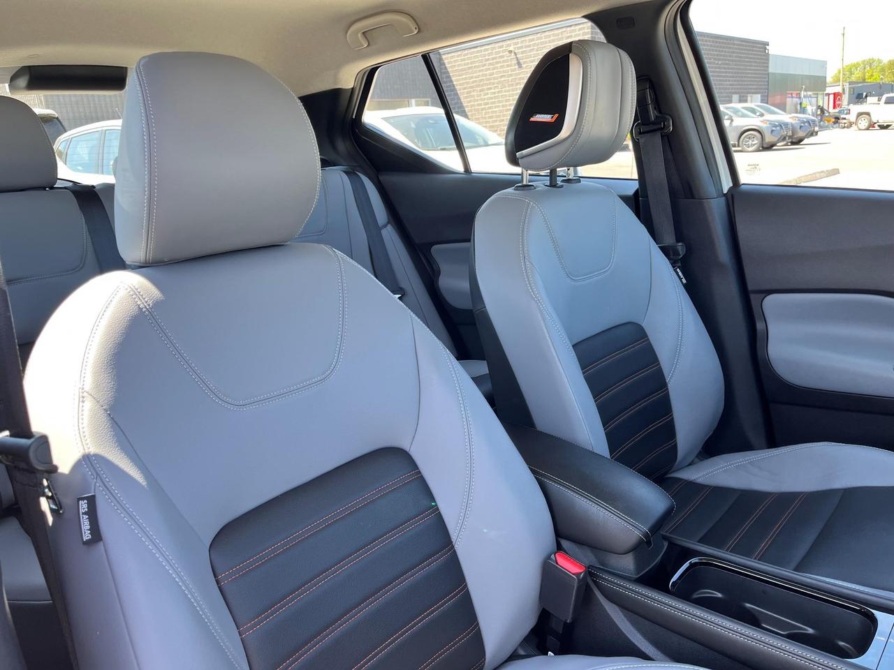 2023 Nissan Kicks SR PREMIUM Photo