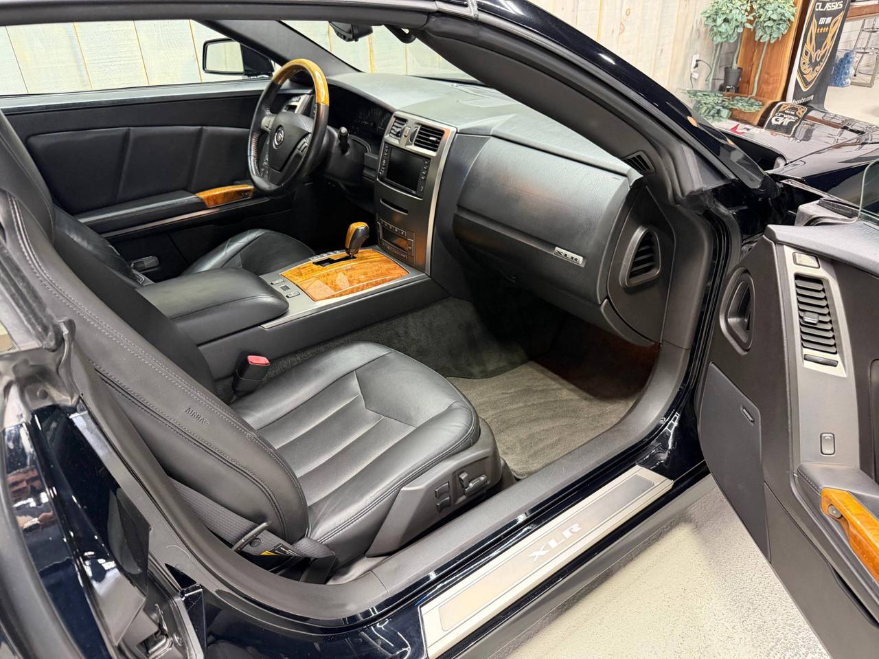 2004 Cadillac XLR 2dr Convertible Photo