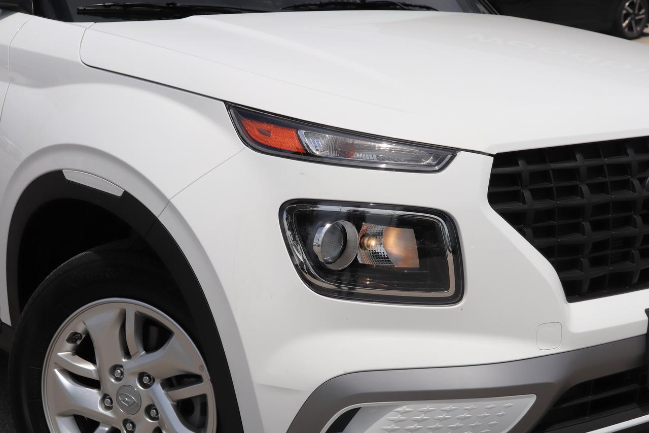 2025 Hyundai Venue Preferred IVT w-Two-Tone Photo