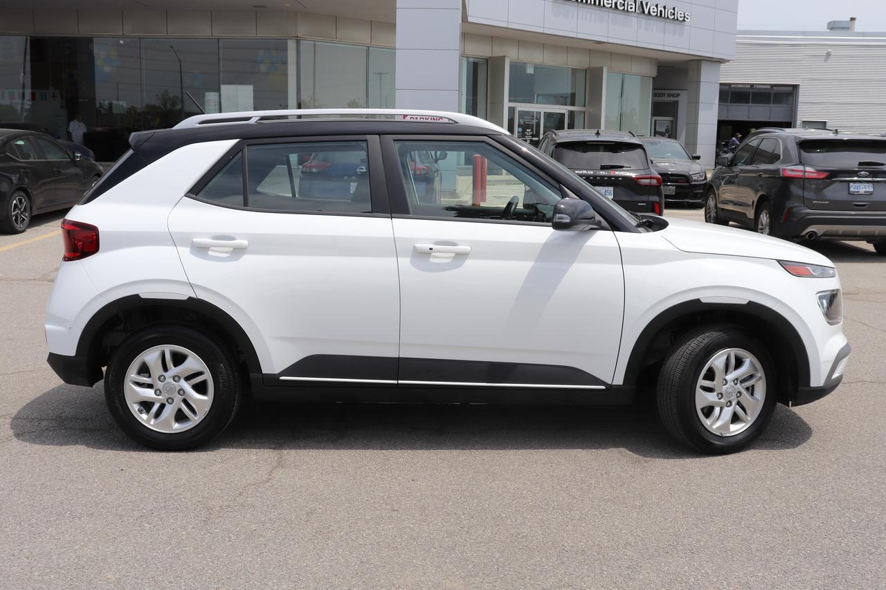 2025 Hyundai Venue Preferred IVT w-Two-Tone Photo