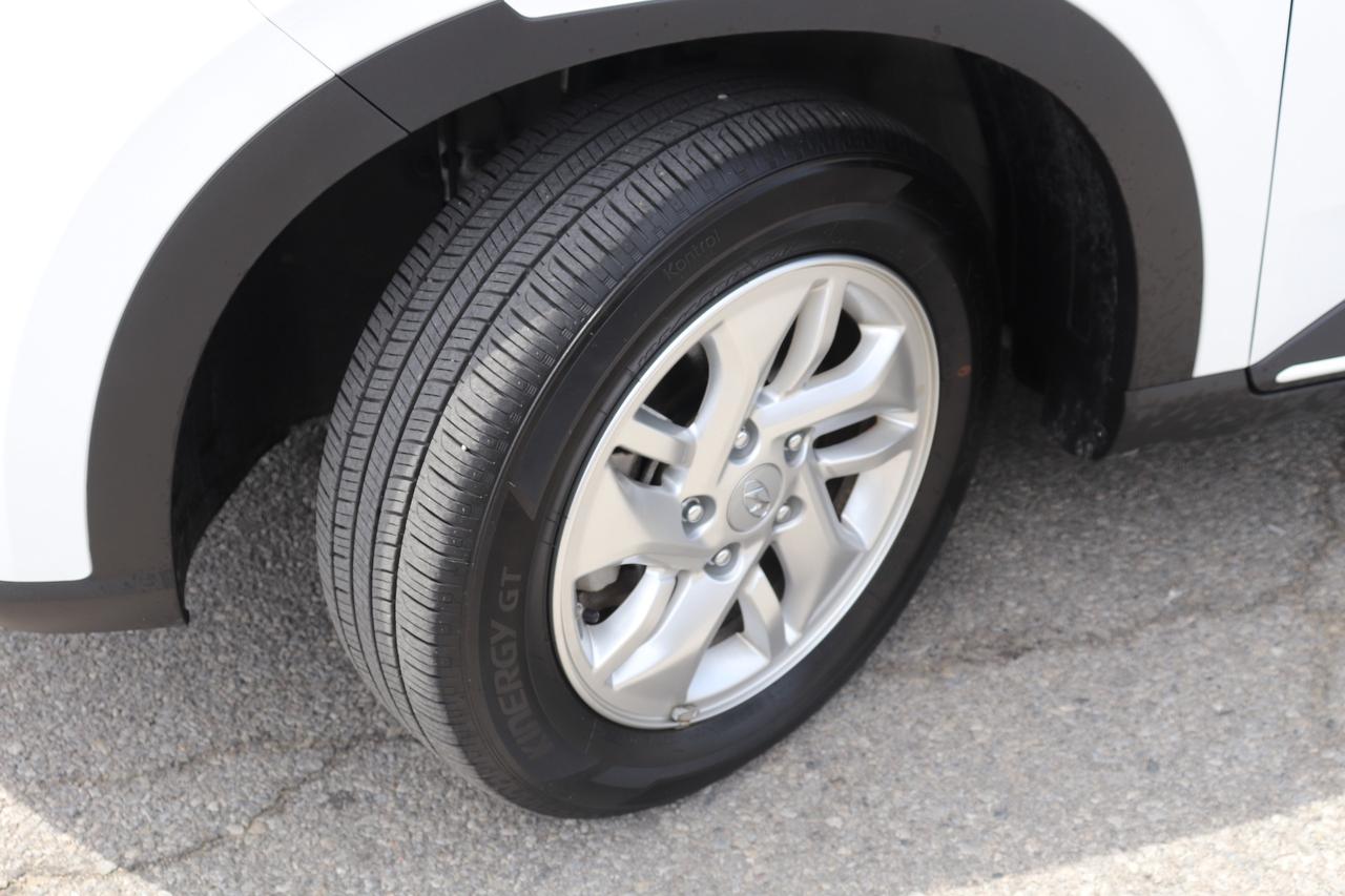 2025 Hyundai Venue Preferred IVT w-Two-Tone Photo