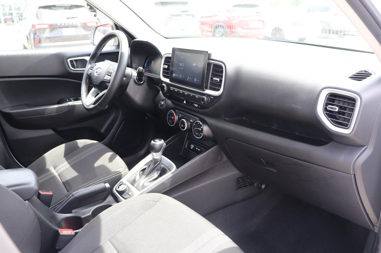 2025 Hyundai Venue Preferred IVT w-Two-Tone Photo