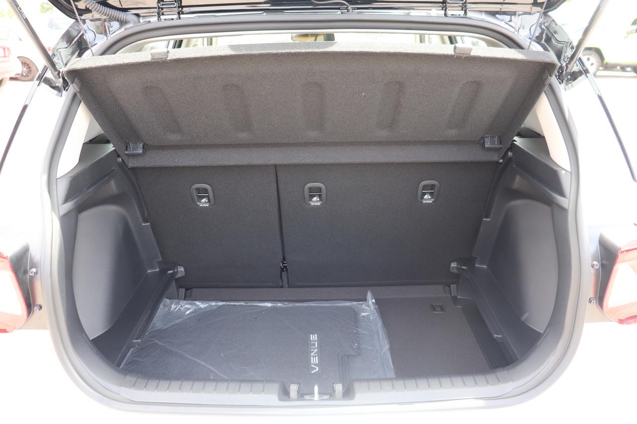 2025 Hyundai Venue Preferred IVT w-Two-Tone Photo