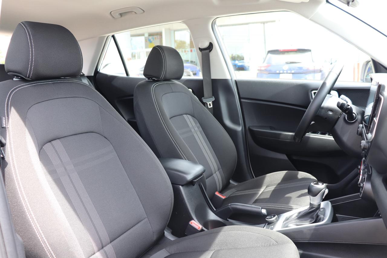 2025 Hyundai Venue Preferred IVT w-Two-Tone Photo