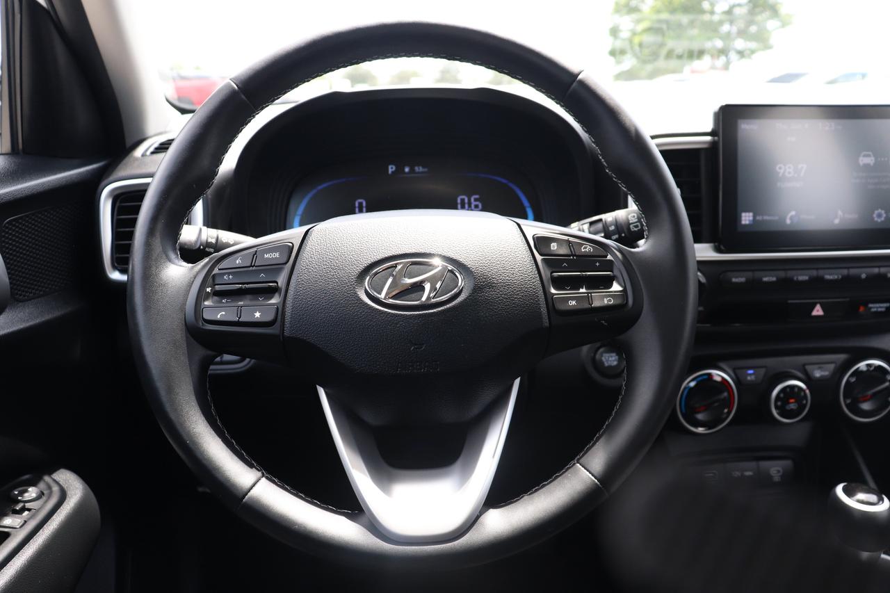 2025 Hyundai Venue Preferred IVT w-Two-Tone Photo