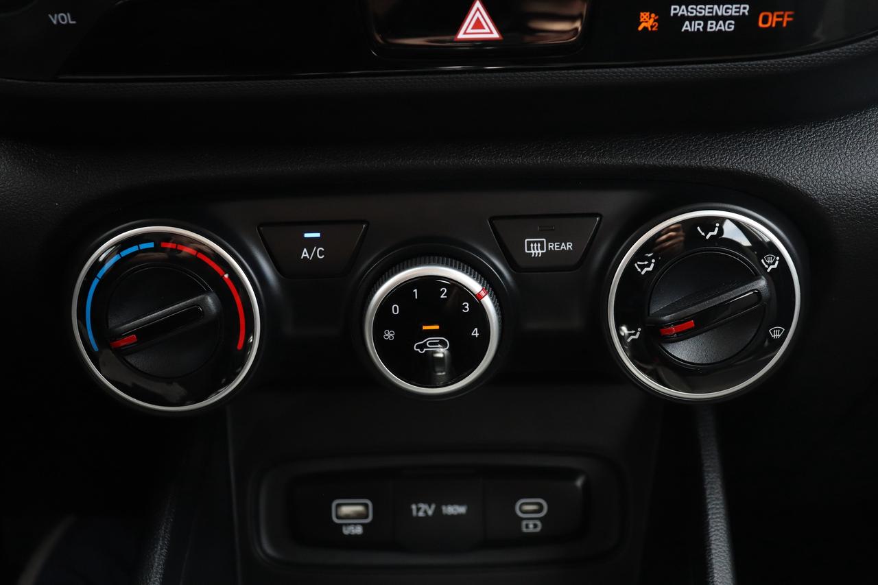 2025 Hyundai Venue Preferred IVT w-Two-Tone Photo
