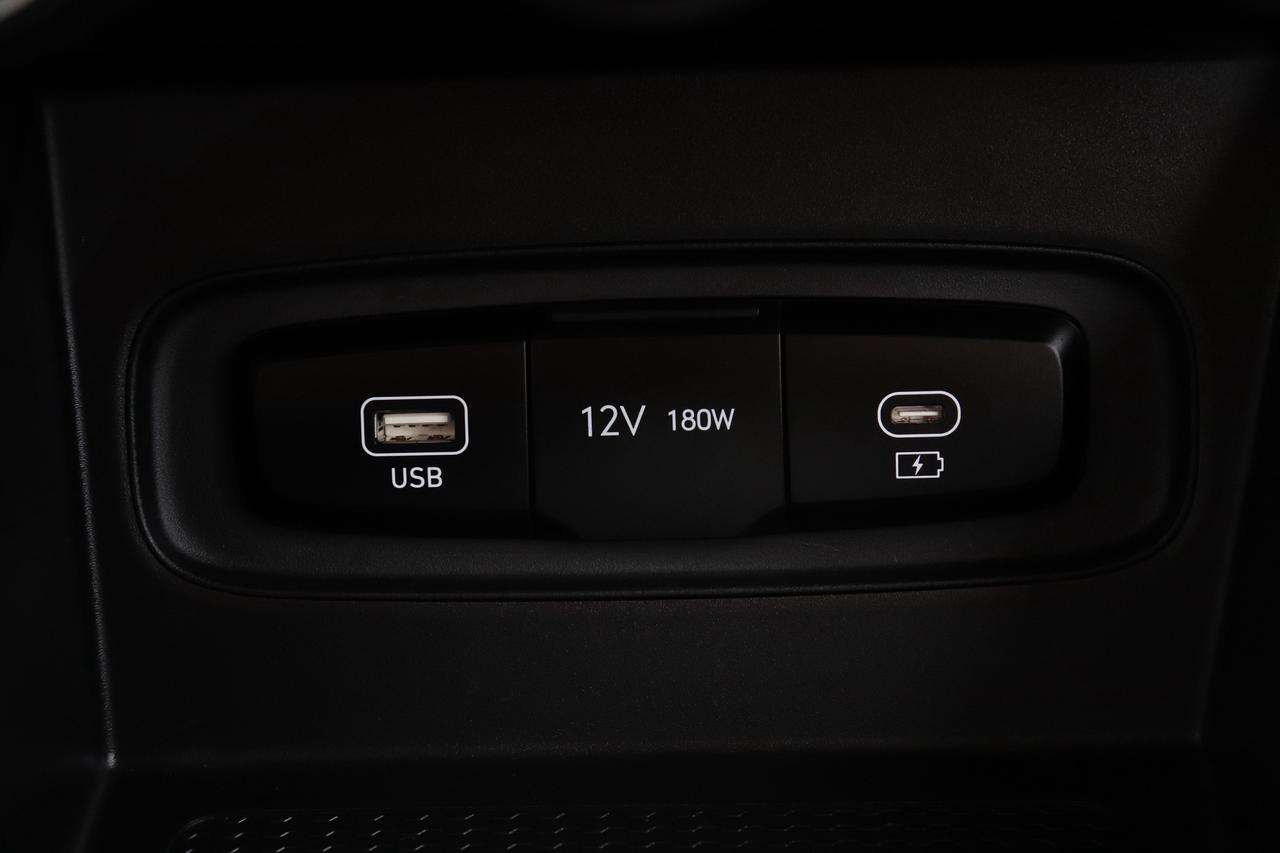2025 Hyundai Venue Preferred IVT w-Two-Tone Photo