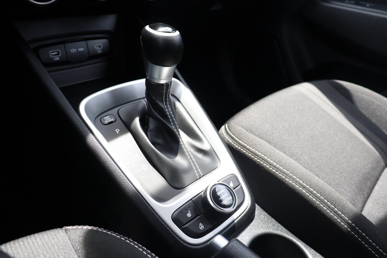 2025 Hyundai Venue Preferred IVT w-Two-Tone Photo
