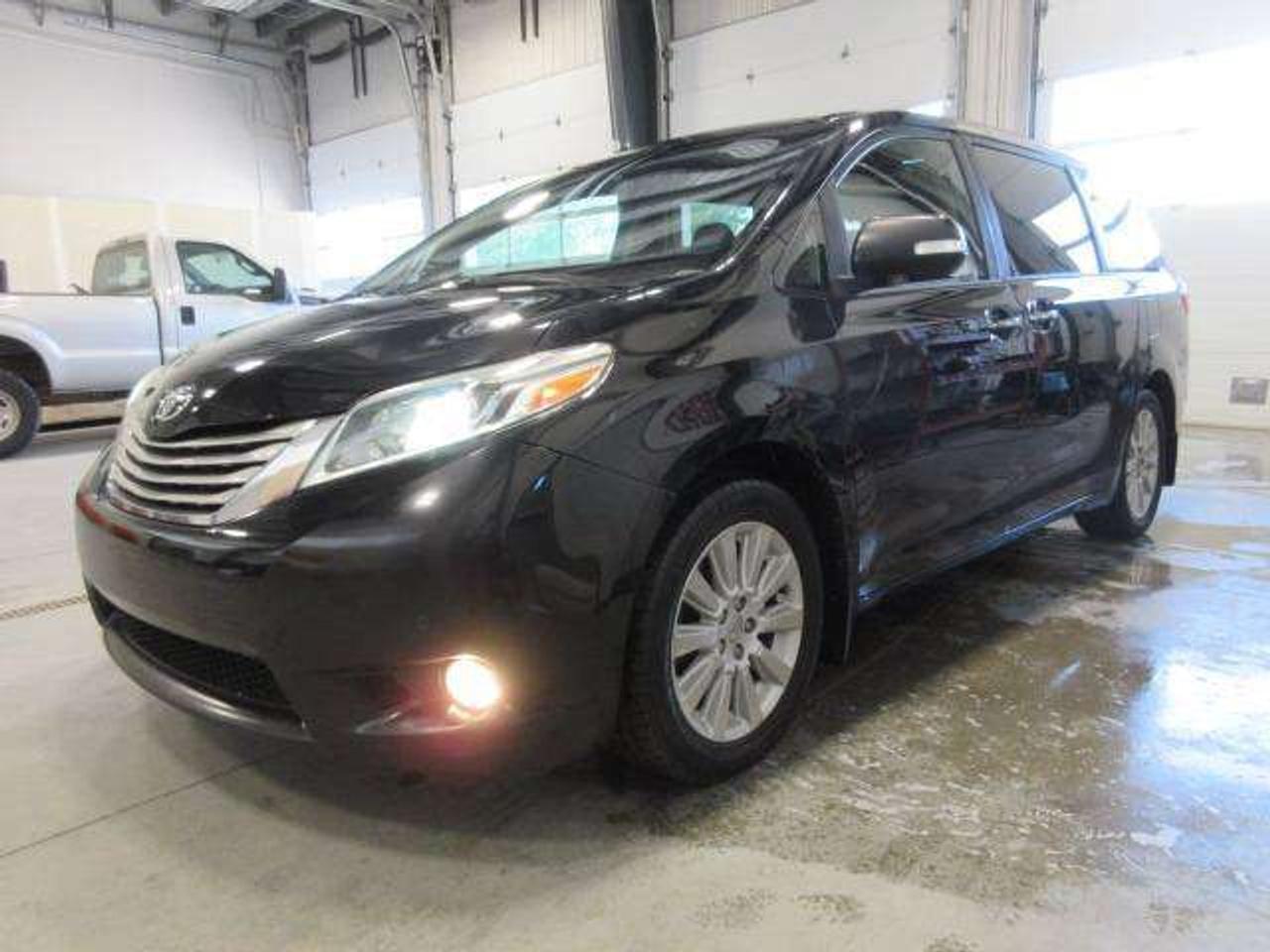 2015 Toyota Sienna AWD LIMITED, NAV, DUAL ROOFS, DVD, LEATHER, 179K! Photo