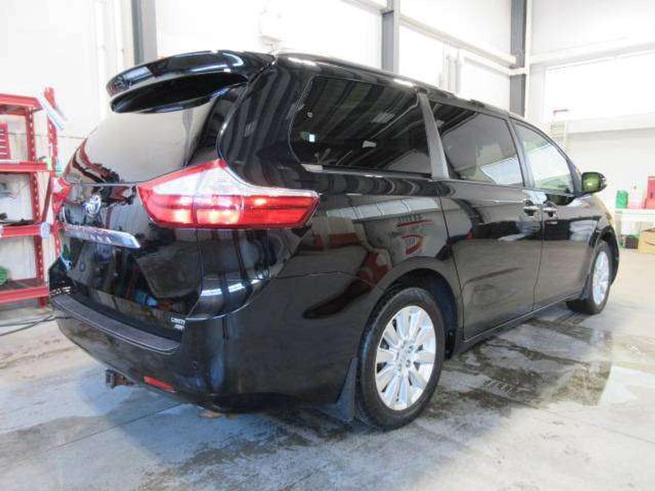 2015 Toyota Sienna AWD LIMITED, NAV, DUAL ROOFS, DVD, LEATHER, 179K! Photo