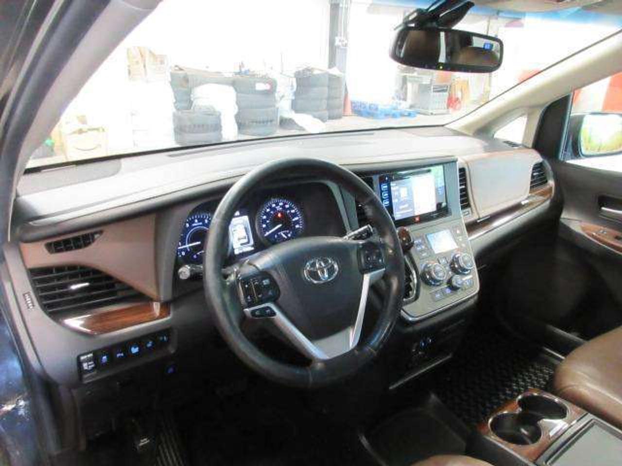 2015 Toyota Sienna AWD LIMITED, NAV, DUAL ROOFS, DVD, LEATHER, 179K! Photo
