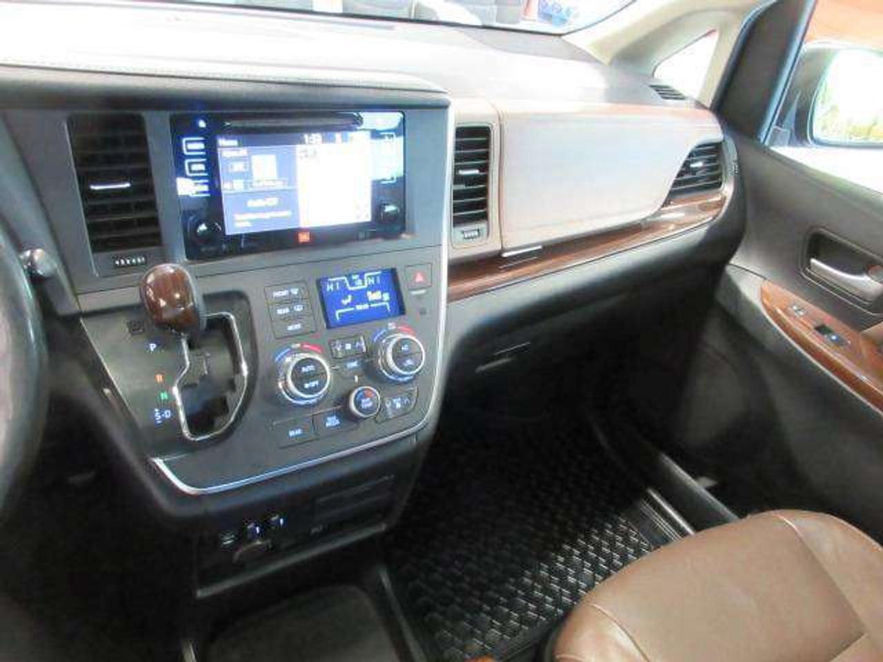 2015 Toyota Sienna AWD LIMITED, NAV, DUAL ROOFS, DVD, LEATHER, 179K! Photo