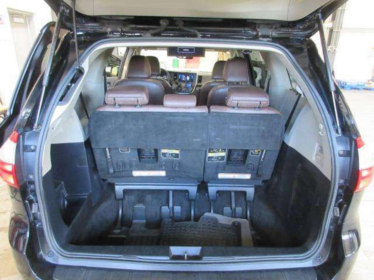 2015 Toyota Sienna AWD LIMITED, NAV, DUAL ROOFS, DVD, LEATHER, 179K! Photo