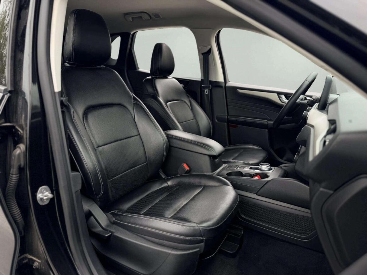 2022 Ford Escape SEL Plug-In Hybrid Photo