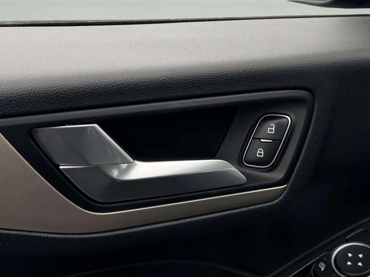 2022 Ford Escape SEL Plug-In Hybrid Photo