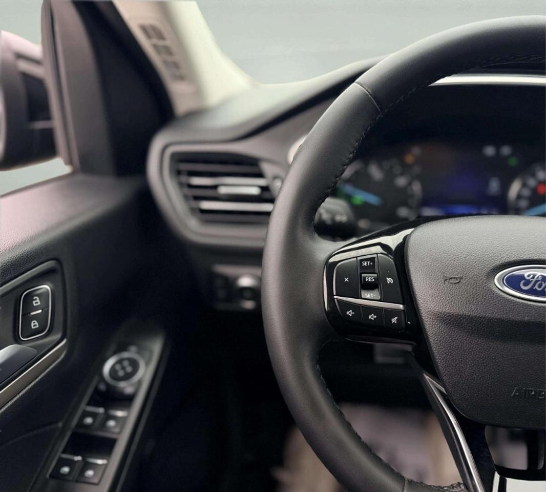 2022 Ford Escape SEL Plug-In Hybrid Photo