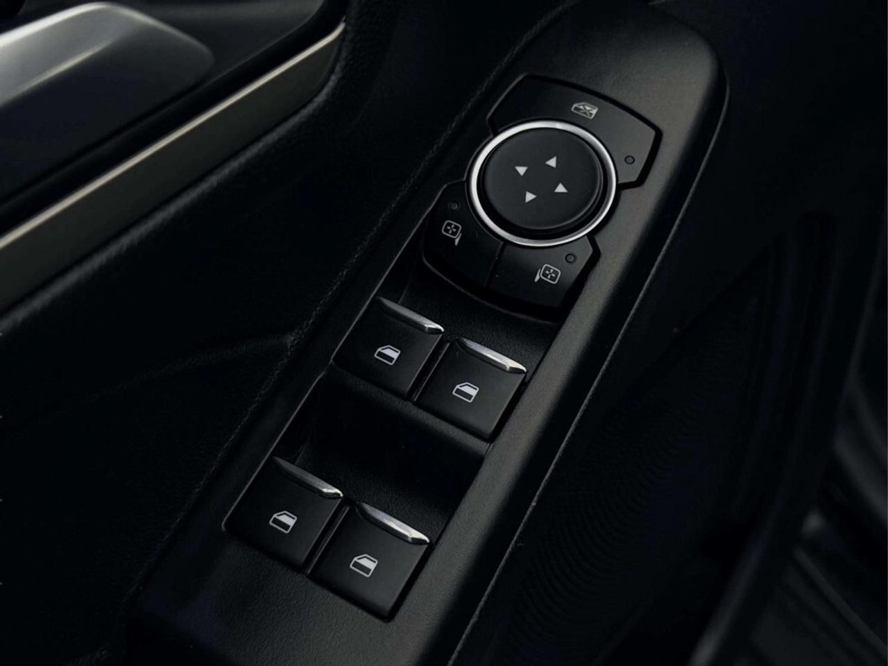 2022 Ford Escape SEL Plug-In Hybrid Photo