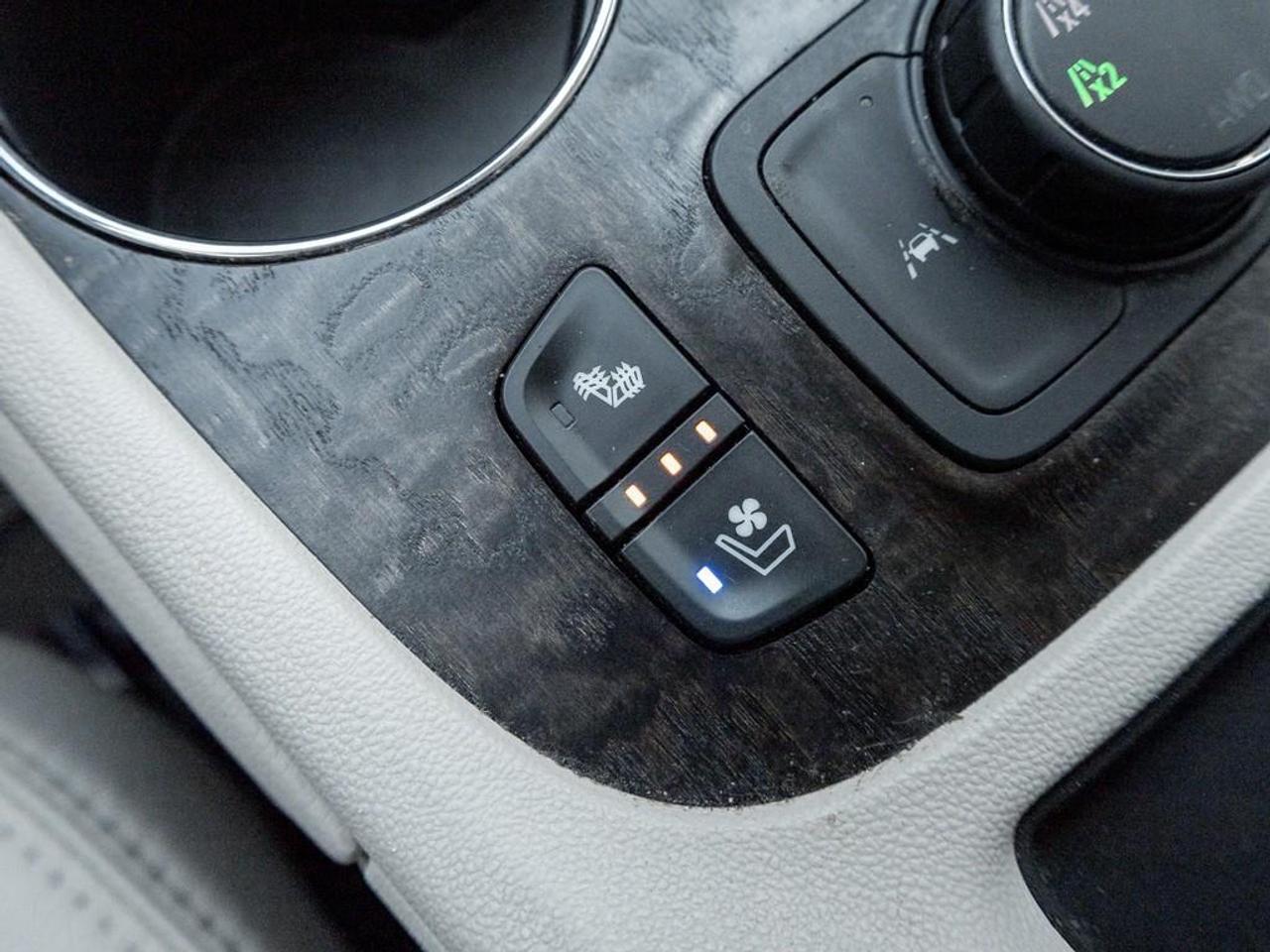 2020 GMC Acadia Denali All-wheel Drive Photo
