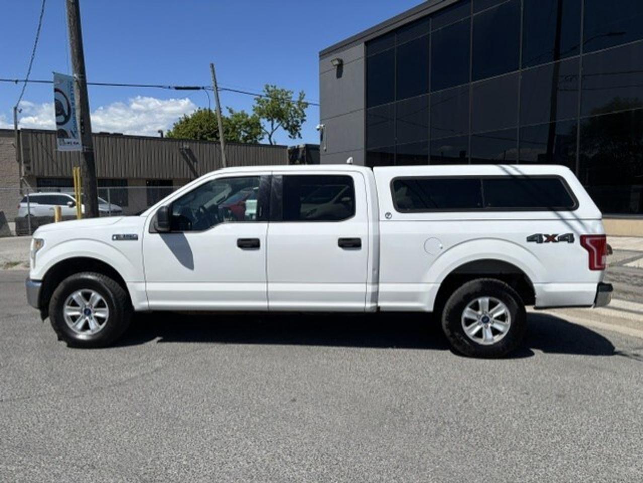 2017 Ford F-150 XLT 4WD SUPER CREW-CAMERA-CAP-NEW TIRES-CERTIFIED! Photo