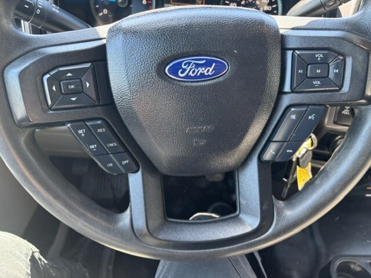 2017 Ford F-150 XLT 4WD SUPER CREW-CAMERA-CAP-NEW TIRES-CERTIFIED! Photo
