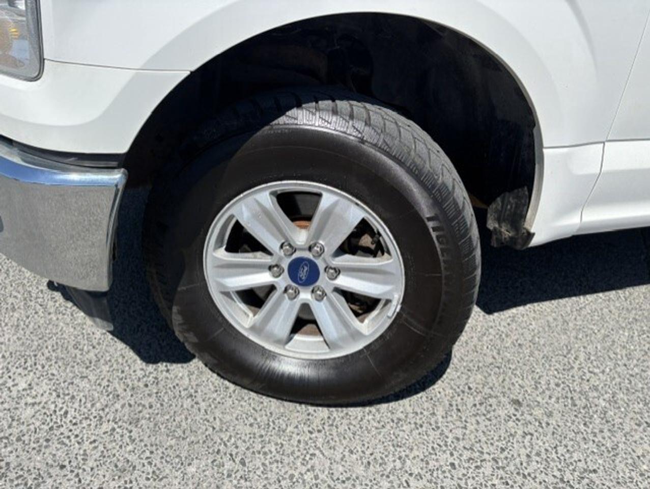 2017 Ford F-150 XLT 4WD SUPER CREW-CAMERA-CAP-NEW TIRES-CERTIFIED! Photo