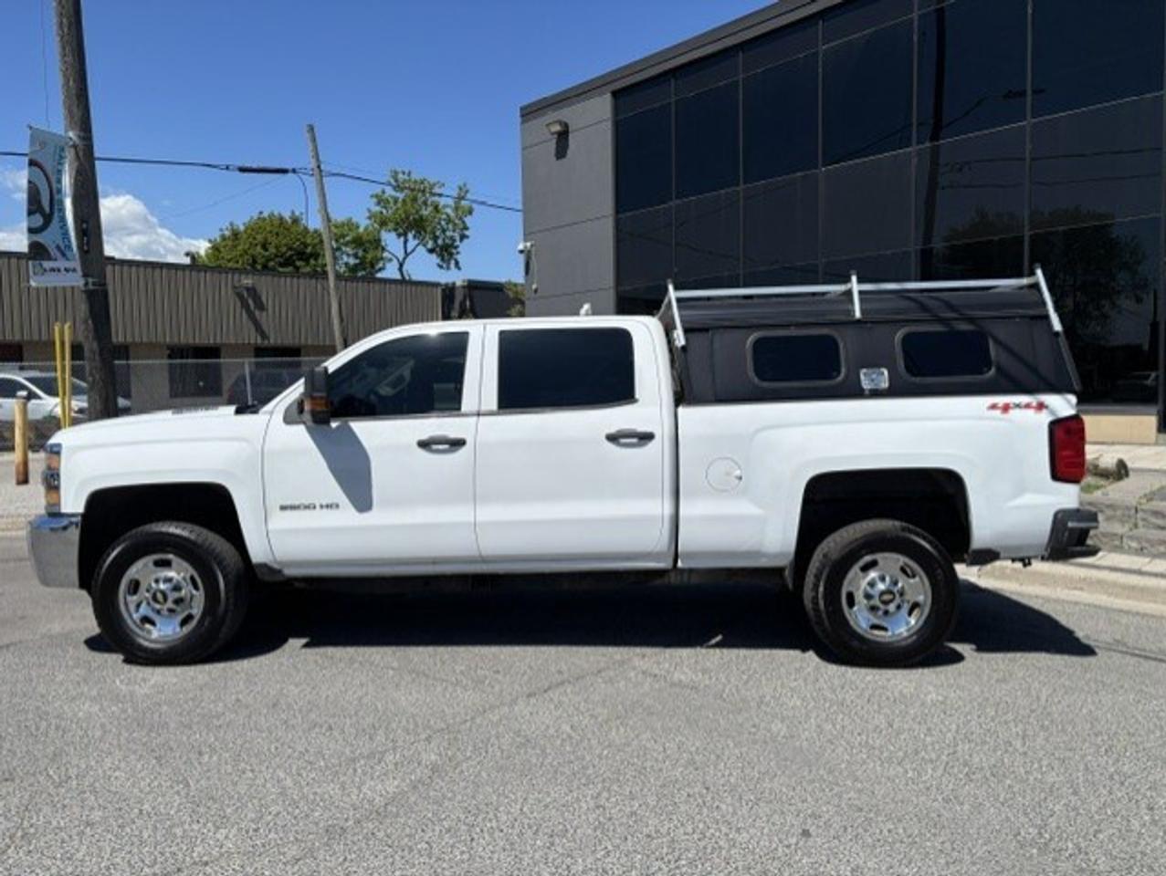 2015 Chevrolet SILVERADO 2500HD 4X4 **6.6L DURAMAX DIESEL-CREW CAB-SHORT BOX** Photo