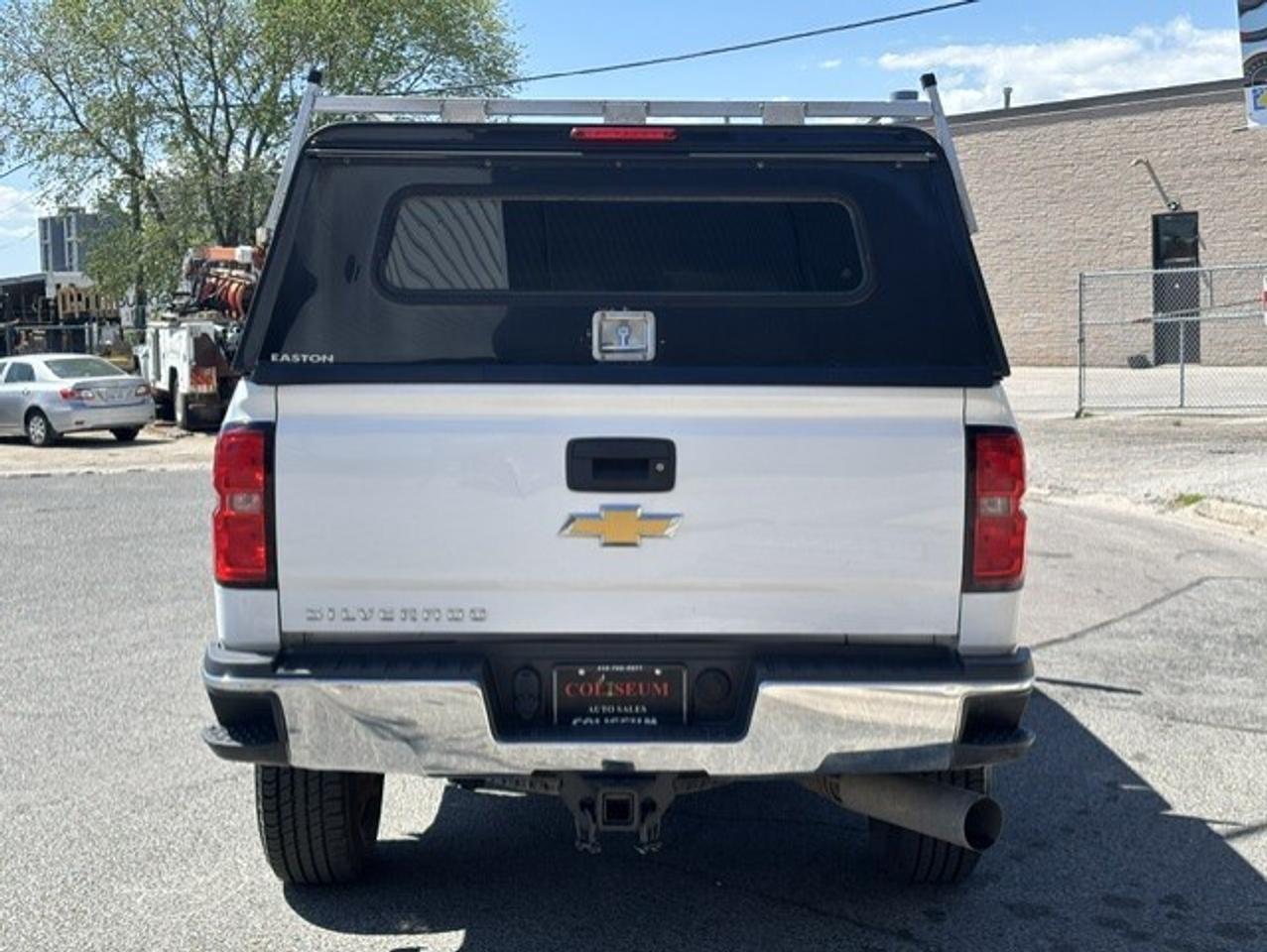 2015 Chevrolet SILVERADO 2500HD 4X4 **6.6L DURAMAX DIESEL-CREW CAB-SHORT BOX** Photo4
