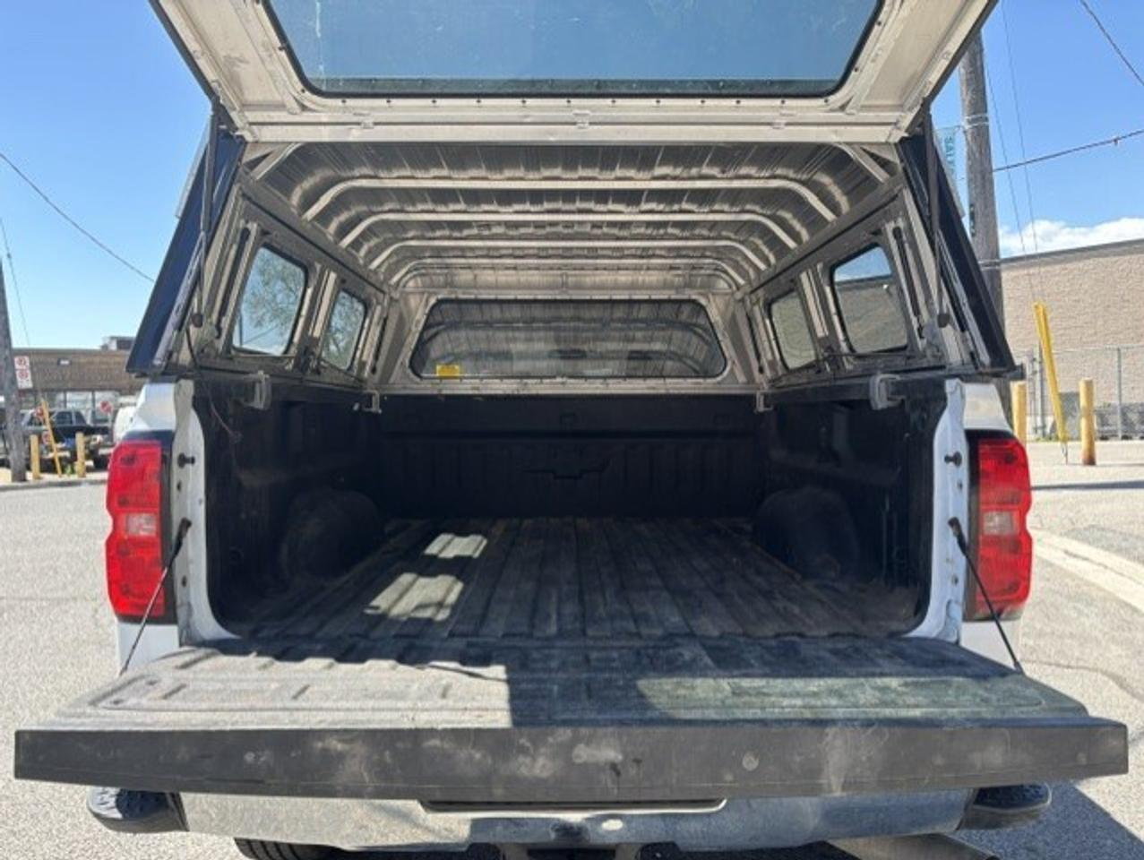 2015 Chevrolet SILVERADO 2500HD 4X4 **6.6L DURAMAX DIESEL-CREW CAB-SHORT BOX** Photo