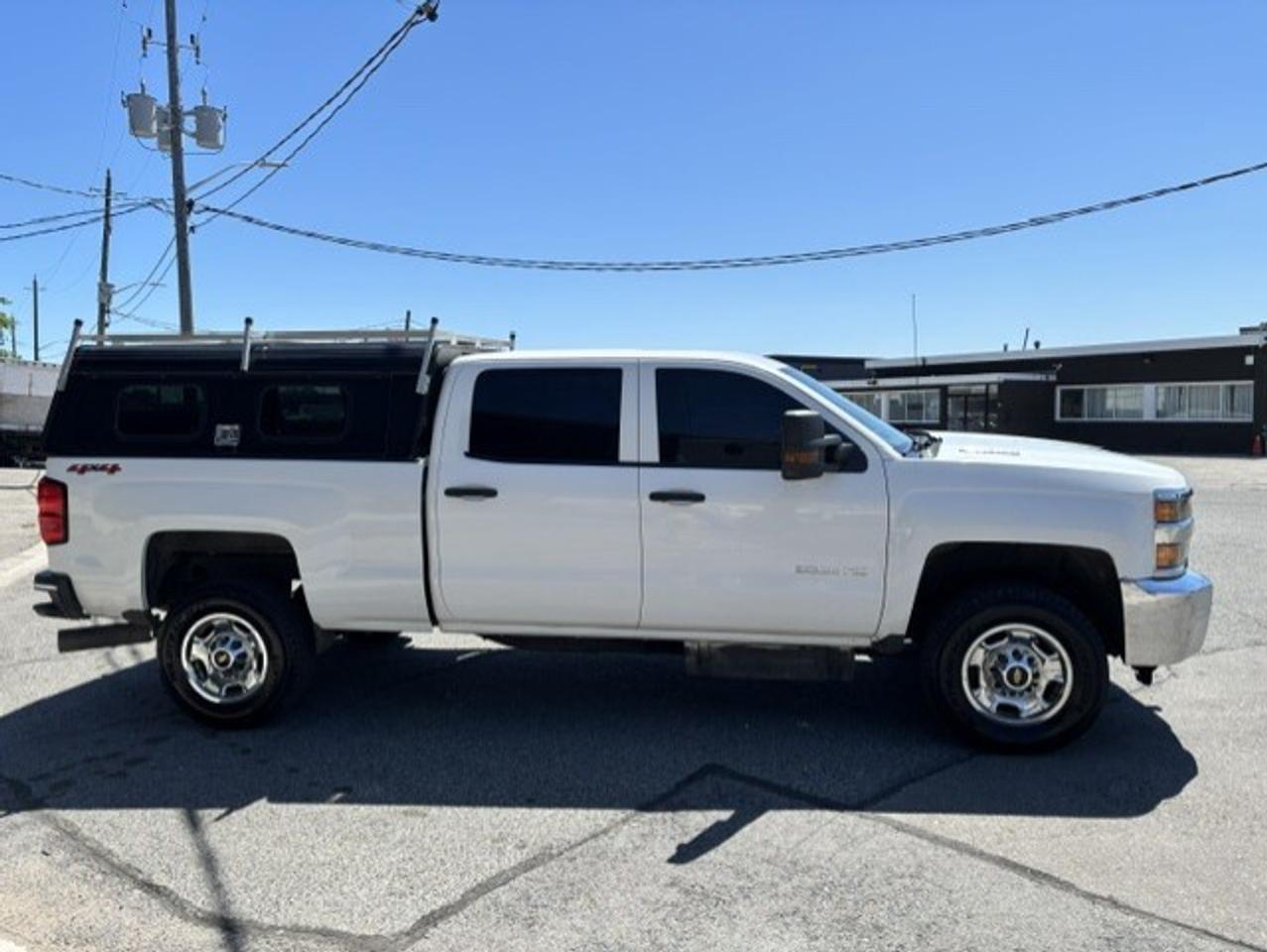 2015 Chevrolet SILVERADO 2500HD 4X4 **6.6L DURAMAX DIESEL-CREW CAB-SHORT BOX** Photo