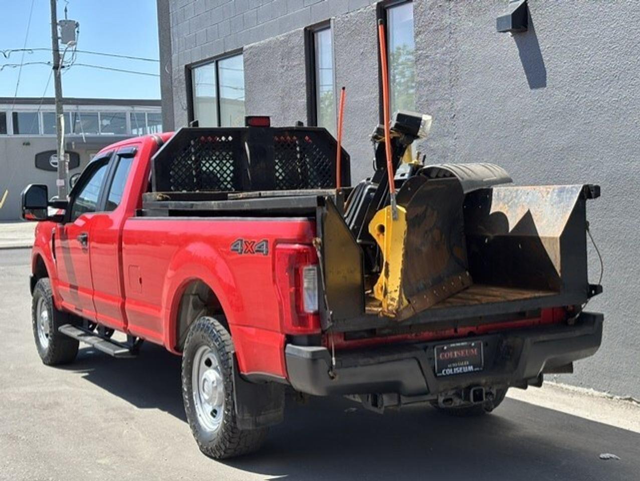 2017 Ford F-350 4WD **SNOW WAY V PLOW-SUPER CAB LONG BOX-1 OWNER** Photo3