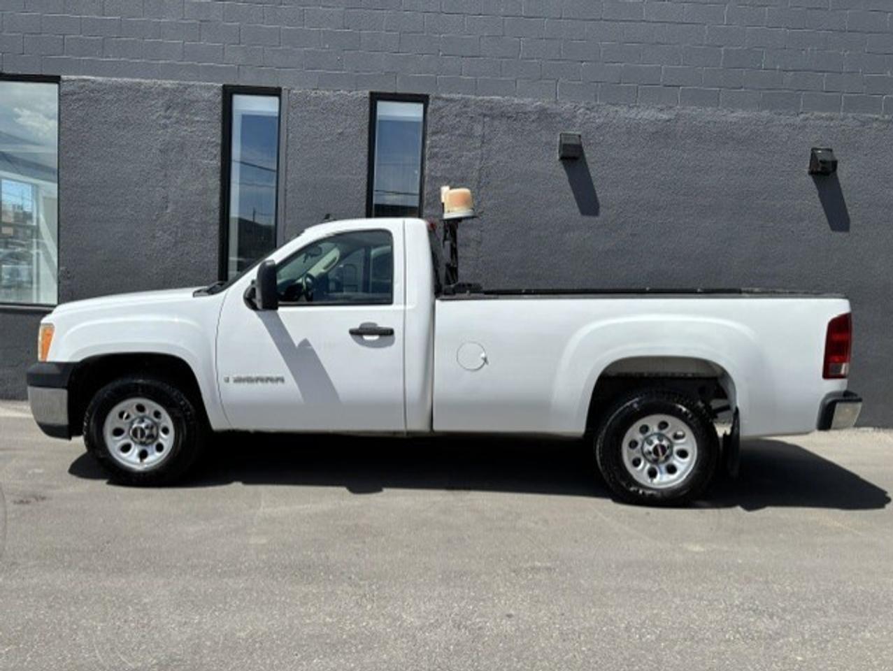 2009 GMC Sierra 1500 **ONLY 68,000KM-1 OWNER-REG CAB LONG BOX-4.8L V8** Photo