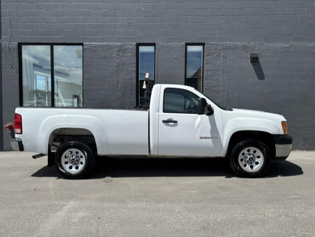 2009 GMC Sierra 1500 **ONLY 68,000KM-1 OWNER-REG CAB LONG BOX-4.8L V8** Photo
