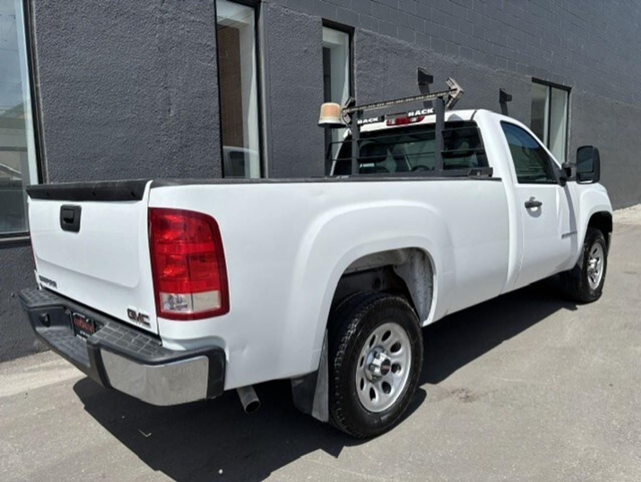 2009 GMC Sierra 1500 **ONLY 68,000KM-1 OWNER-REG CAB LONG BOX-4.8L V8** Photo