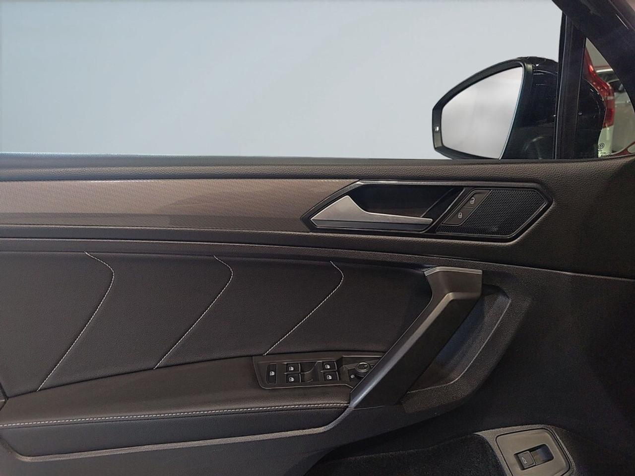 2024 Volkswagen Tiguan 4MOTION   Clean Carfax   Sunroof   Leather   Navig Photo