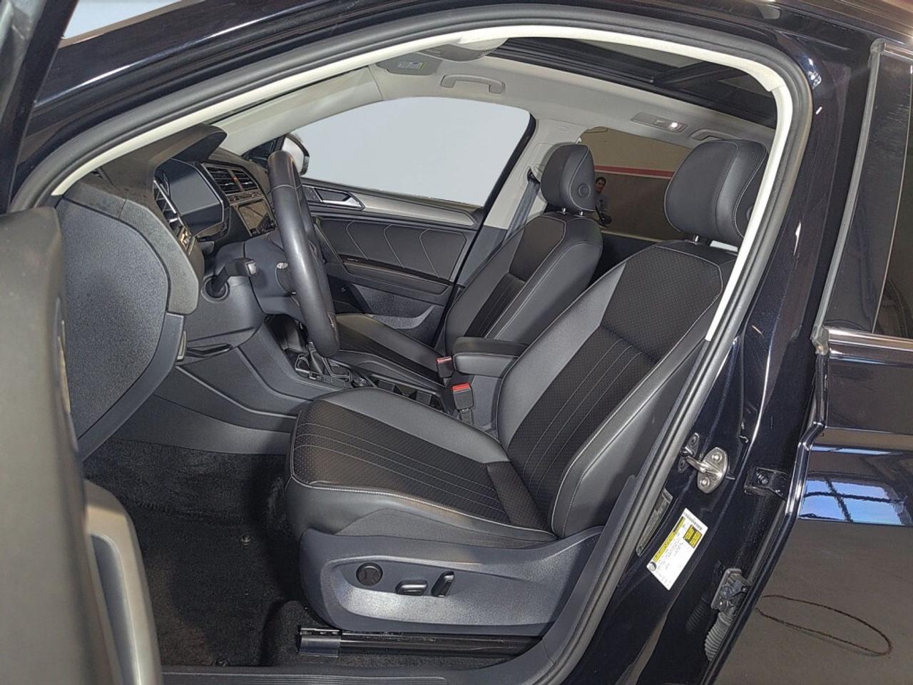 2024 Volkswagen Tiguan 4MOTION   Clean Carfax   Sunroof   Leather   Navig Photo