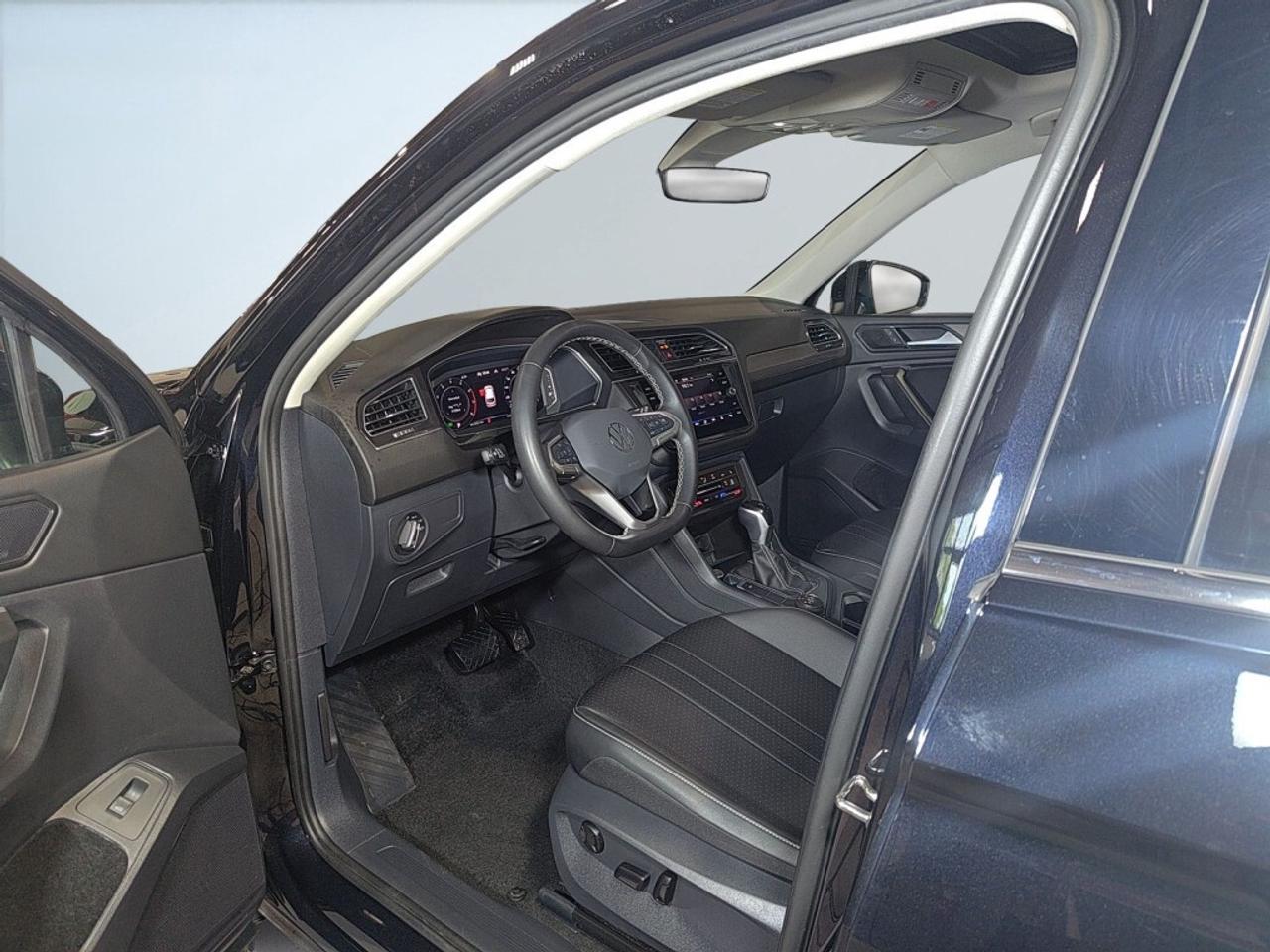 2024 Volkswagen Tiguan 4MOTION   Clean Carfax   Sunroof   Leather   Navig Photo