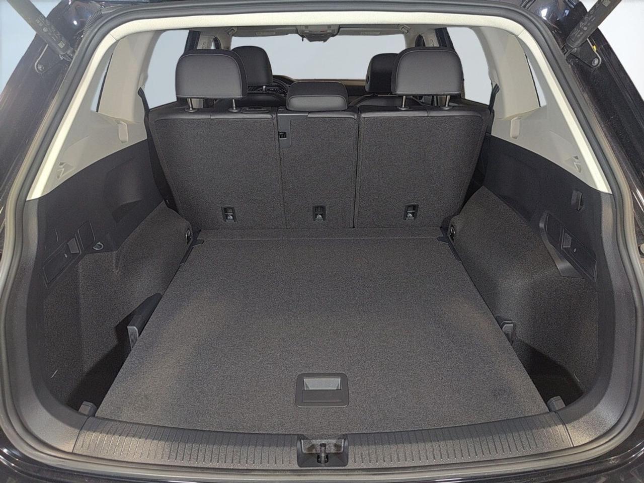 2024 Volkswagen Tiguan 4MOTION   Clean Carfax   Sunroof   Leather   Navig Photo