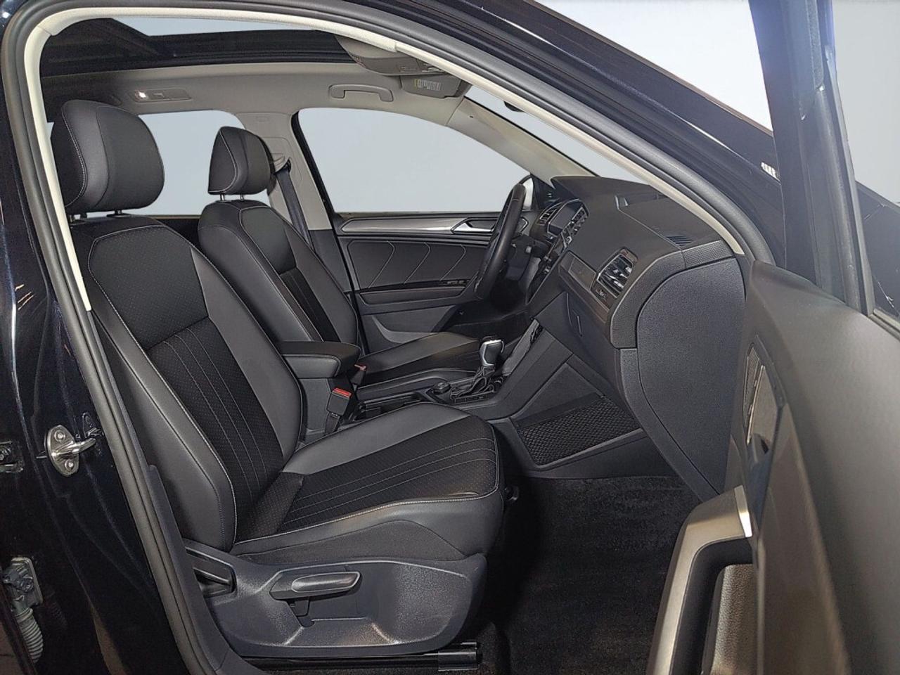 2024 Volkswagen Tiguan 4MOTION   Clean Carfax   Sunroof   Leather   Navig Photo