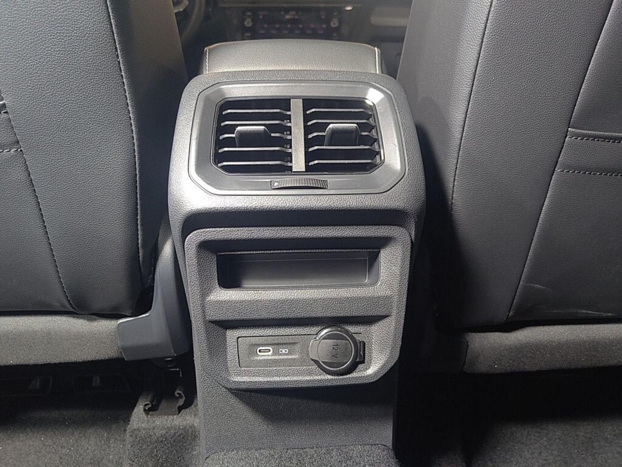 2024 Volkswagen Tiguan 4MOTION   Clean Carfax   Sunroof   Leather   Navig Photo