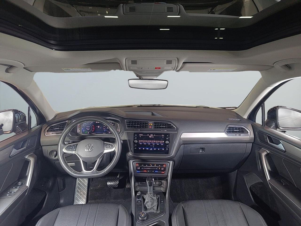 2024 Volkswagen Tiguan 4MOTION   Clean Carfax   Sunroof   Leather   Navig Photo