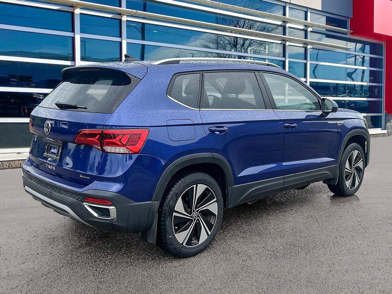 2024 Volkswagen Taos Comfortline | Clean CarFax | VW Service History | Massive Sunroof | Heated Seats & Steering Wheel | Photo4