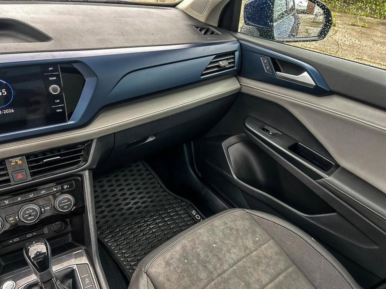 2024 Volkswagen Taos Comfortline | Clean CarFax | VW Service History | Massive Sunroof | Heated Seats & Steering Wheel | Photo