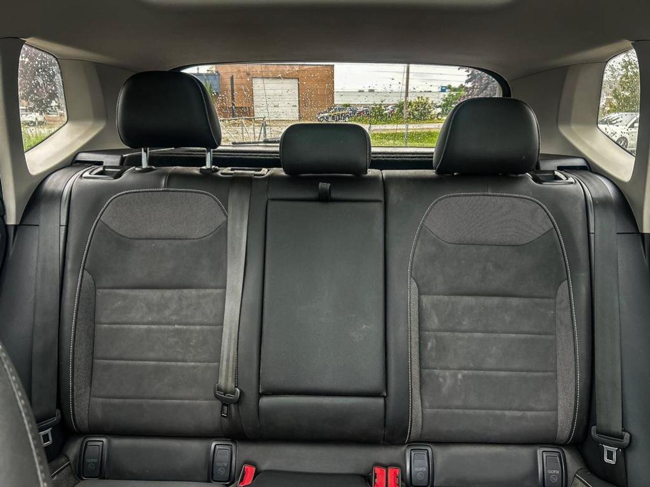 2024 Volkswagen Taos Comfortline | Clean CarFax | VW Service History | Massive Sunroof | Heated Seats & Steering Wheel | Photo