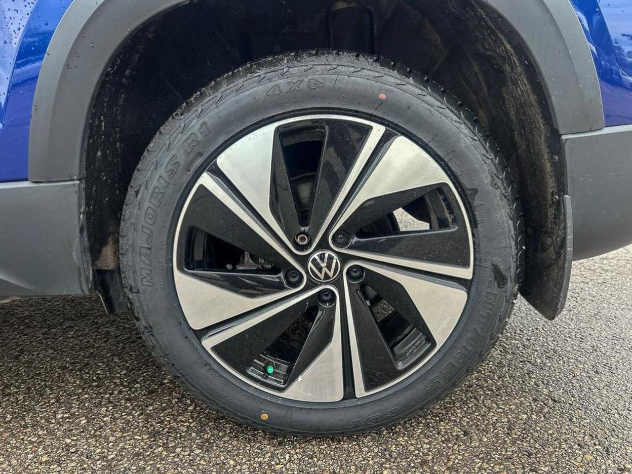 2024 Volkswagen Taos Comfortline | Clean CarFax | VW Service History | Massive Sunroof | Heated Seats & Steering Wheel | Photo