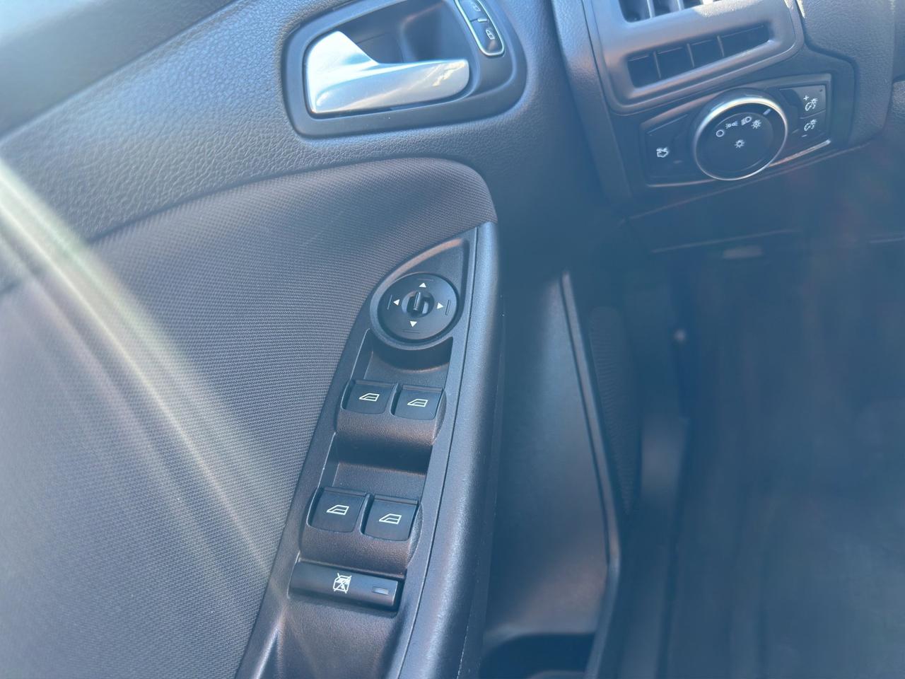 2015 Ford Focus SEL | Reverse Cam | Heated Seats Photo